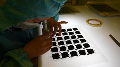 Últimos blogs da empresa sobre Principais Aplicações e Tendências Futuras da Gravação Fotoquímica na Manufatura Avançada