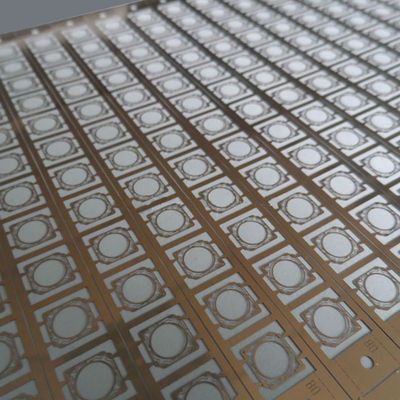 Processo de gravação fotoquímica de bobina para bobina com a mais alta precisão