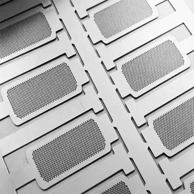 Rede avançada de alto-falantes de telemóvel com micro-perforações de ultra-precisão